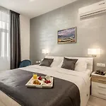 Apartments & Room Unicus I, Ii, III