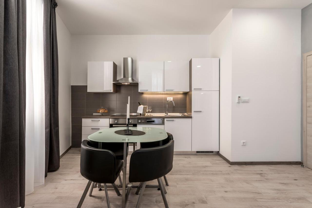 Apartament & Unicus I, Ii, Iii Split