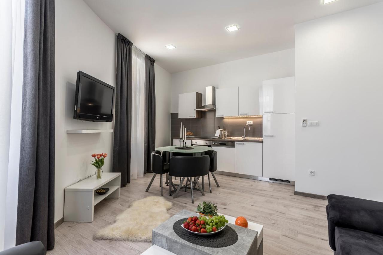 Apartament & Unicus I, Ii, Iii *